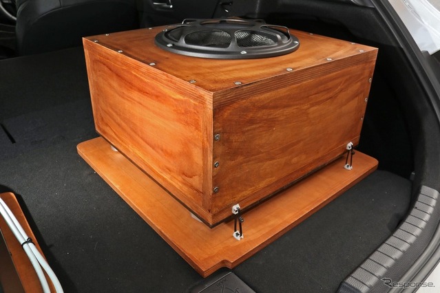 らっしーカローラスポーツ トランクオーディオ ラゲッジオーディオ