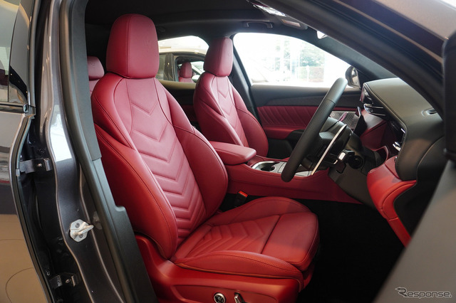 レッド内装が映える！ 特別仕様の『グレカーレGT』は「マセラティの