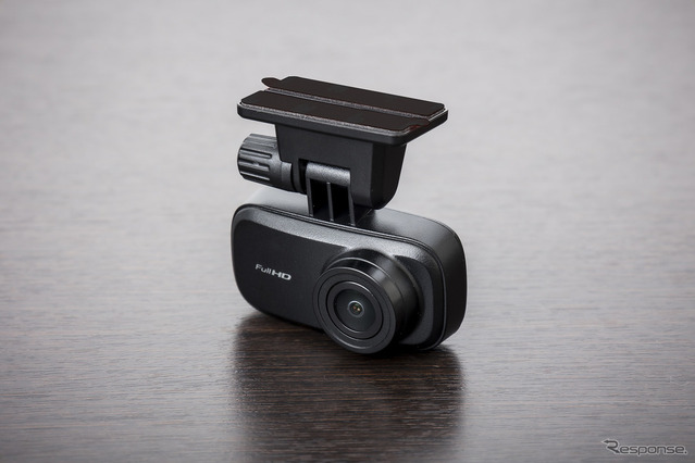 デジタルルームミラーなのに“違和感なく”見える！ 鮮明さが段違いの