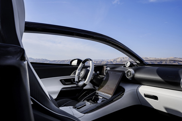 F1と同じやん！」屋根もガラスもない、メルセデスAMG『ピュアスピード