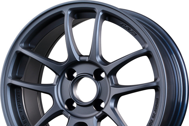 軽量×高剛性＝究極のドライブ感！レイズ「グラムライツ 57IR」が示す