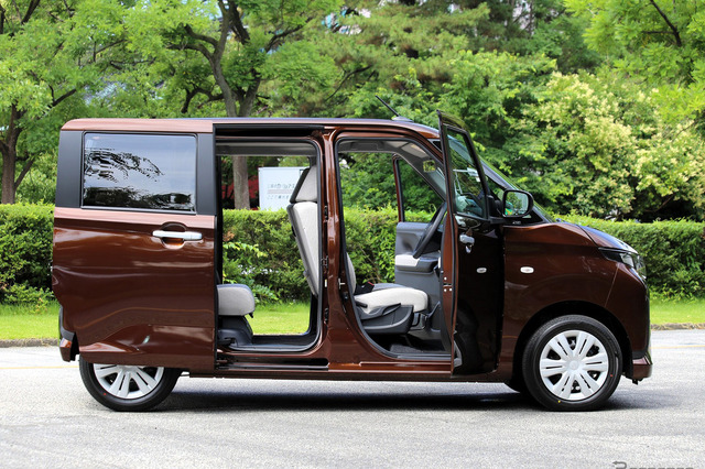 ダークブラウン 軽自動車 5ドア　ダイハツムーヴ ダイハツ ムーヴ 新型試乗】スライドドアになったムーヴは、軽の