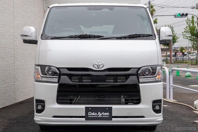 ハイエースの純正画面をフル活用！ データシステムで広がる車内