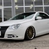 オープンカーという条件の中で狙ったサウンドを引き出すためにさまざまな工夫が施されたVW EOS。