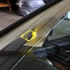 フロントウインドウ越しに車外からトゥイーターを見ても、アクリルのデザイン＆イルミの効果でアピール度満点。