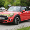 EVは出るの？MINIコンバーチブル改良新型、ヘッドライトのグラフィックがリフレッシュ！ 画像