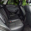 後席は狭く、長時間乗車向きではないが、狭いながらも前後席を段差配置にしたりウインドウを前後に延ばしたりといった"人間のための居住空間"作りがなされている。