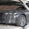 BMW初の4ドアクーペEV、『i4』市販型を激写！キドニーグリルはEV専用デザイン 画像