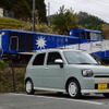 ミラトコット「G"SA III"」。島根の中国山地奥部を走る木次線のトロッコ列車「奥出雲おろち号」と出会ったので記念写真を撮った。引っ張るディーゼル機関車はボンネットタイプのDE10型。やっぱりかっこいい。