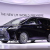 レクサスが世界初公開したミニバンタイプの高級車「LM300h」（上海モーターショー2019）