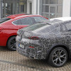 BMW X6 新型、現行モデルとの違いがわかるツーショットを激写 画像