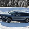 北海道の雪深いコースをボルボV60CCでテストドライブ