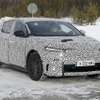 日産 アリア の兄弟車が22年にデビュー!? ルノー版電動SUV、市販型を初スクープ 画像