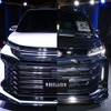 モデリスタ・ヴォクシー（左）＆　ノア/ 東京オートサロン2022