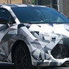 日本での販売はなし!? トヨタ『C-HR』次期型、量産デザインが判明！内部もついに見えた 画像