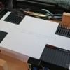 ラゲッジ奥に設置されているのがサブウーファーをドライブしているモスコニのパワーアンプAS200.2。