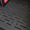 ラゲッジフロアをかさ上げするボードには写真のように通気口が開けられて設置されているパワーアンプの排熱も考慮。