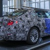 BMW 5シリーズ 次期型、開発プロトタイプ車を初公開 画像