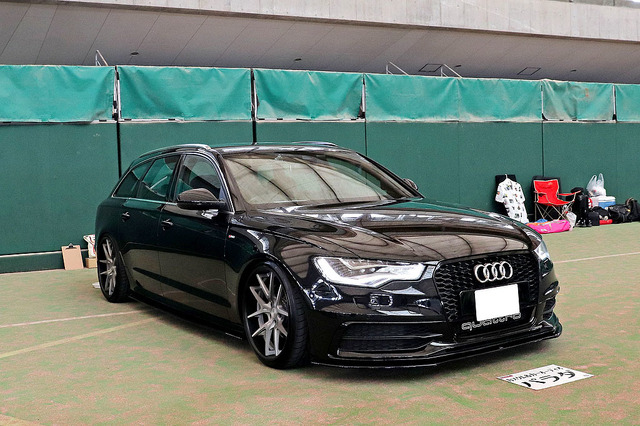 アウディ・A6 by パラダ アウディ・A6 by パラダ