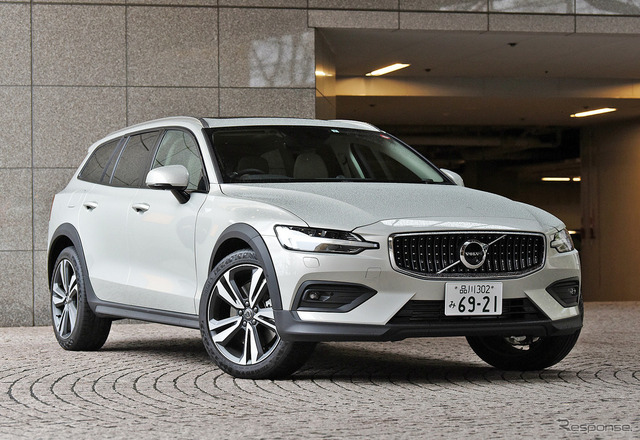 ボルボ V60クロスカントリー T5