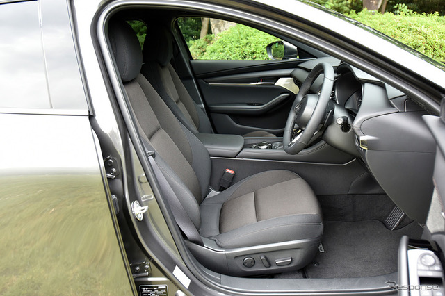 マツダ3新型 ファストバック(2.0 SKYACTIV-G)