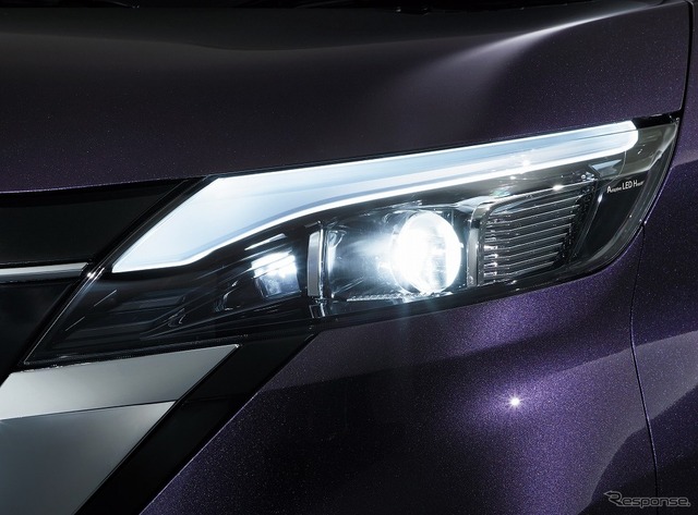 日産ルークスアダプティブLEDヘッドライトシステム(アクセントランプ付)点灯時