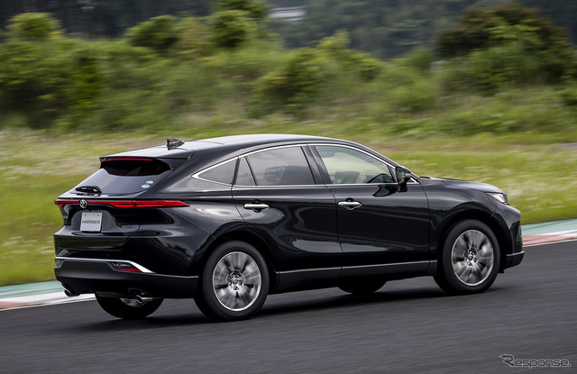 トヨタ ハリアー 新型。写真はガソリン車(プロトタイプ)