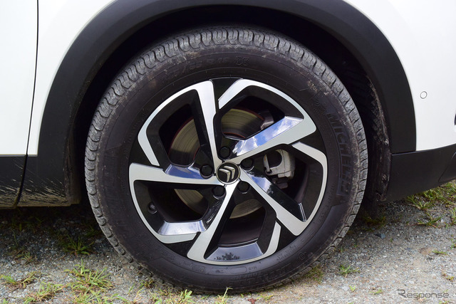 タイヤはオールシーズンのミシュラン「ラティテュード」235/55R18