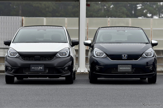 ホンダ フィット モデューロX プロトタイプ(左)とホンダ フィット(右)