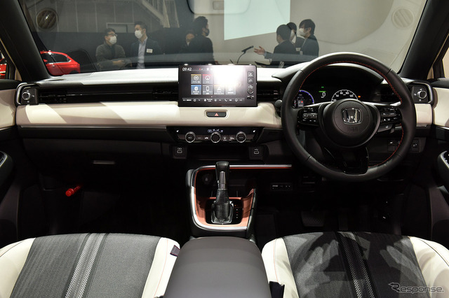 ホンダ ヴェゼル 新型(e:HEV PLaY)