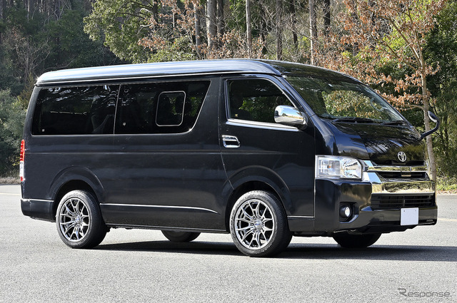 レイズ【Gram Lights AZURE 57BNX】推奨サイズ:18×8J Inset20/カラー:シャイニングシルバー/タイヤサイズ:225/50R18