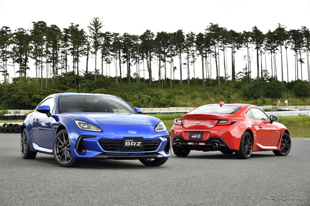 GR 86(左)とスバルBRZ