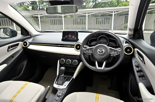 マツダ2 改良新型 (15S サンリットシトラス)