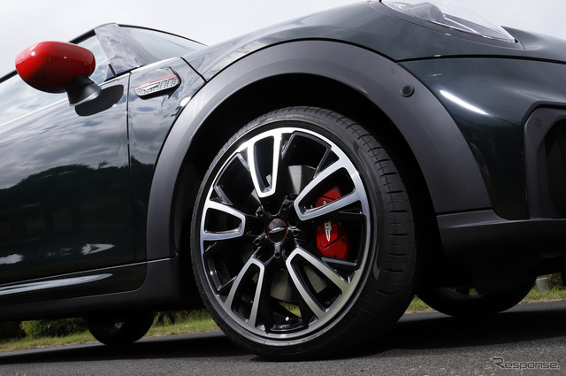 MINI JOHN COOPER WORKS ハッチバックモデル　アップデートされたアダプティブサスペンションを搭載