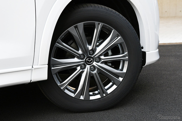 マツダ CX-5 改良新型】ボディ同色ガーニッシュが光る、最上級の