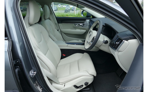 ボルボ V90クロスカントリー T6 AWD SUMMUM