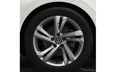 VW ゴルフ・ヴァリアント eTSI R-ライン 17インチアルミホイール