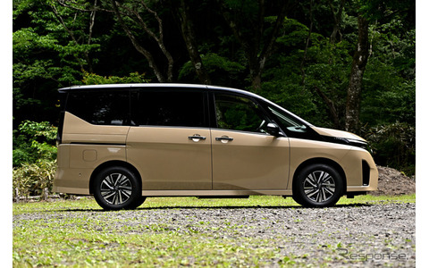 日産 セレナ e-POWER ハイウェイスターV（ボディカラー：利休）