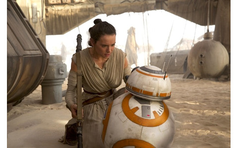 『スター・ウォーズ／フォースの覚醒』- (C) 2015Lucasfilm-Ltd.-&-TM